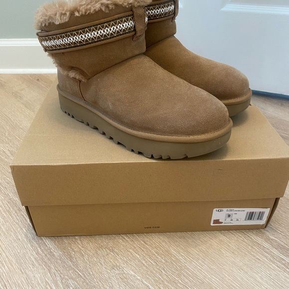 UGG Tan Ankle Boots with Fur Trim - Picture 1 of 8